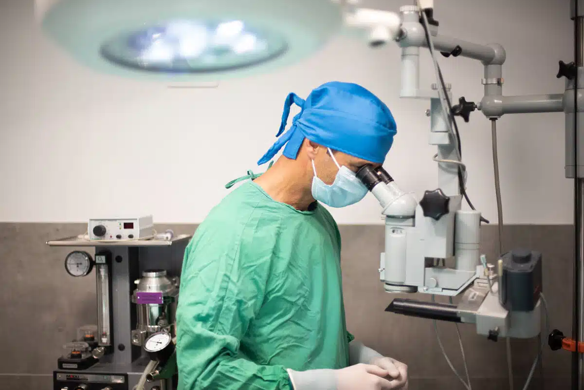 Le Docteur Dehareng en chirurgie